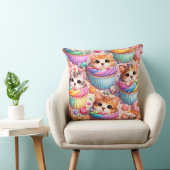 De mignons chatons et cupcakes, coussin arc-en-cie (Chaise)