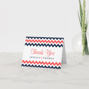 De moderne Chevron Trouwcollectie Navy & Koraal Bedankkaart