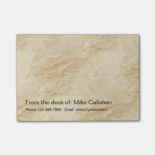 De moderne steen kijkt uit van het bureau van post-it® notes