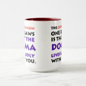 De mok van de Dogma leeft luid hoog (Midden)