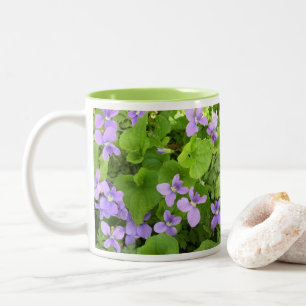 De Mok van de koffie - de Weerspiegelde Viooltjes