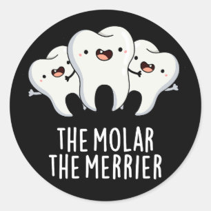 De Molar de Merrier Funny Dental Pun Dark BG Ronde Sticker