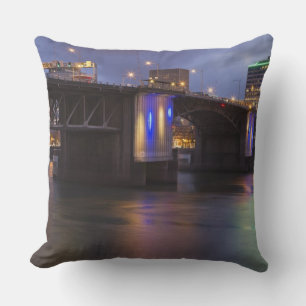 De Morrison-brug over de Willamette rivier Kussen