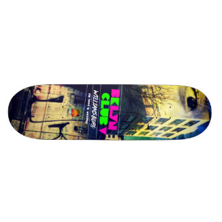 De motorkap kijkt naar 2012 skateboard