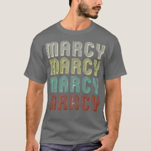 De naam is Marcy in de retro disco T-shirt