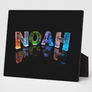 De naam Noah in 3D lichten (foto) Fotoplaat