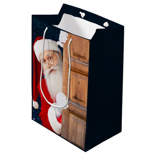 De naam Santa Merry Christmas Medium Cadeauzakje (Voorkant Gekanteld)