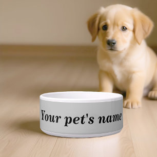 De naam van uw hond met grijze achtergrond op de v voerbakje