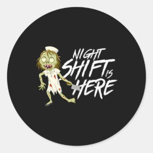 De nachtverschuiving is hier de boze zuster Hallow Ronde Sticker