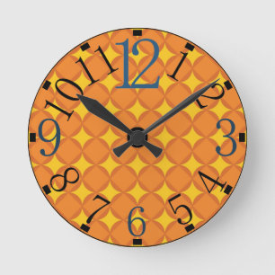 De oranje jaren 70 stijl cirkel ronde klok