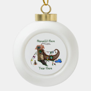 De oude vrouw in de schoenen keramische bal ornament