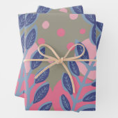 De Papier Cadeau Points roses feuille bleus (En situation)