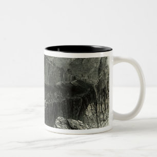 De pistolen omhoog brengen tweekleurige koffiemok