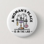 De plaats van een vrouw is in het lab - Feministis Ronde Button 5,7 Cm (Voorkant)
