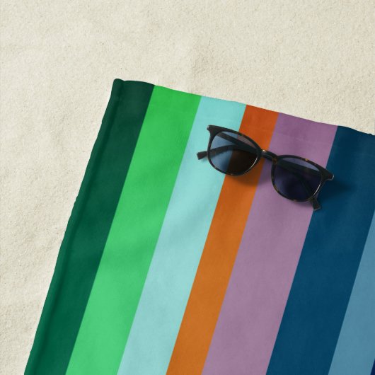 De Plage Bleu, vert, Orange Stripes Beach Serviette (En situation)