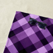 De Plage Plum moderne violet Plaid Monogram Beach Serviette (En situation)
