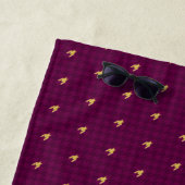De Plage Rose avec or Accent Houndstooth Beach Serviette (En situation)