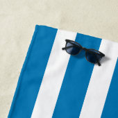 De Plage Serviette blanche bleu océan avec votre nom (En situation)