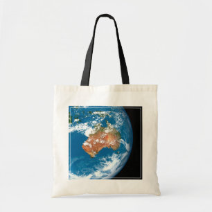 De planeet Aarde toont wolken boven Australië. Tote Bag