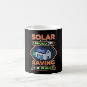De planeet fotovoltaïsche zon zonne-energie opsla koffiemok