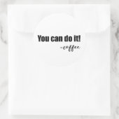 De pret & Capricieus "u kan het doen - koffie " Ronde Sticker (Tas)