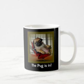 De Pug is binnen. Koffiemok