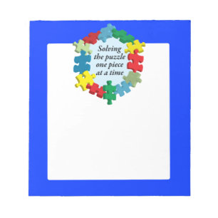 De puzzel oplossen... Blauw Notitieblok