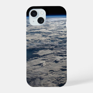 De rand van de aarde boven een wolkendek in West-A iPhone 15 Hoesje