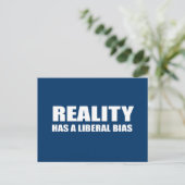De realiteit heeft een liberale vooringenomenheid briefkaart (Staand voorkant)