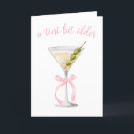 De Remerciements Dirty Martini - Tini Bit Carte Anniversaire<br><div class="desc">Cette carte de voeux comporte un portrait d'aquarelle d'un martini sale avec un arc en ruban rose attaché autour de sa tige avec la légende "un "tini un peu plus vieux".</div>