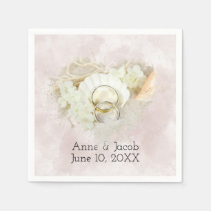 De Rings van het huwelijk in Seashell en Zand Hear Servet