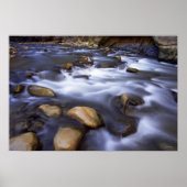 De rivier die over stenen stroomt, de rivier de Vi Poster (Voorkant)