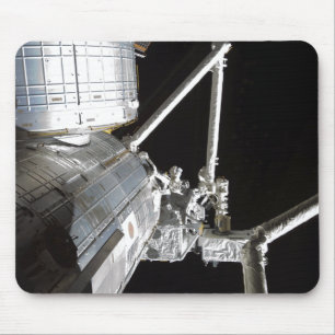 De robotarm van de Japanse Experiment Modu 2 Muismat