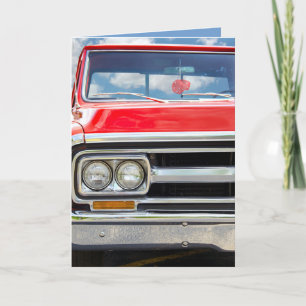 de rode retro vrachtwagen met verward dobbelt kaart