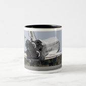 De ruimtependelAtlantis ontruimt zijn belemmerings Tweekleurige Koffiemok (Center)