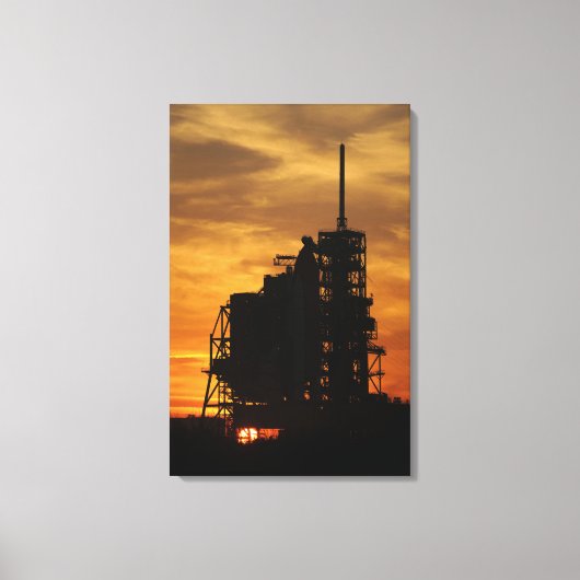 De ruimtependelAtlantis op het lanceerpad Canvas Afdruk (Voorkant)