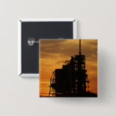 De ruimtependelAtlantis op het lanceerpad Vierkante Button 5,1 Cm (Voorkant /achterkant)