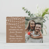 De Rustic Kraft Slingerlichten Trouwcollectie Save The Date (Staand voorkant)