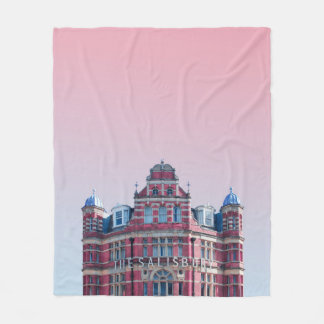 DE SALISBURY-BOUW ONDER PINKSKIES FLEECE DEKEN