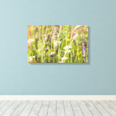 De schoonheid van de landelijke wilde bloemen canvas afdruk (Insitu (Houten vloer))