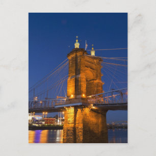 De skyline van Cincinnati, Ohio, USA bij schemerin Briefkaart