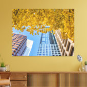 De skyline van de stad en de herfstboom canvas afdruk (Insitu (Woonkamer))
