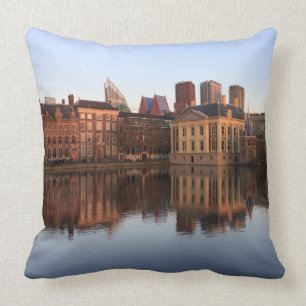 De skyline van Den Haag in Nederland Kussen