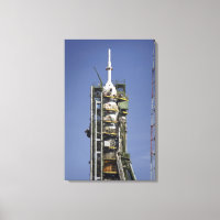 De Soyuz-raket wordt in positie gebracht