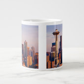 De Space Needle is een toren in Seattle Jumbo Mok (Voorkant)