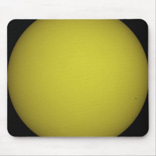 De Space Shuttle Atlantis is te zien in silhouette Muismat