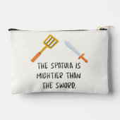 De spatel is machtiger dan het zwaard etui (Achterkant)