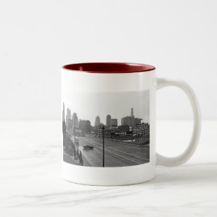 De stad Kansas City Skyline-Black en White Photo Tweekleurige Koffiemok