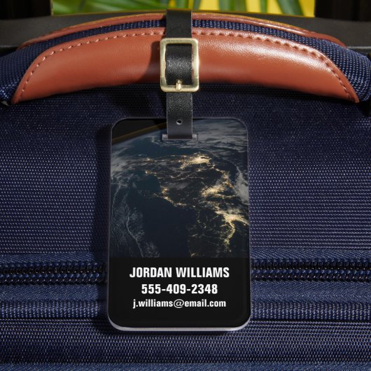 De stad licht 's nachts in Japan. Bagagelabel (Voorkant Insitu 2)