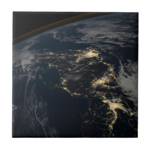 De stad licht 's nachts in Japan. Tegeltje